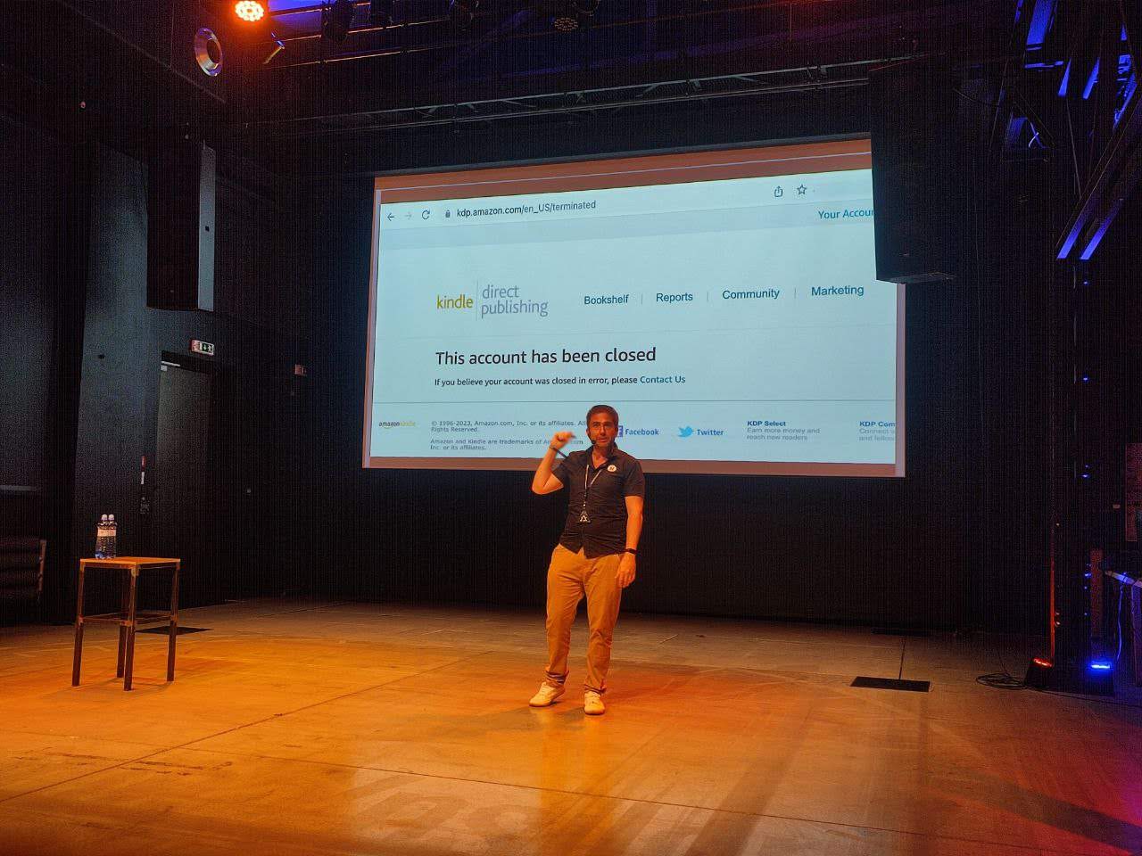 hackercongress-mike-speaking-1