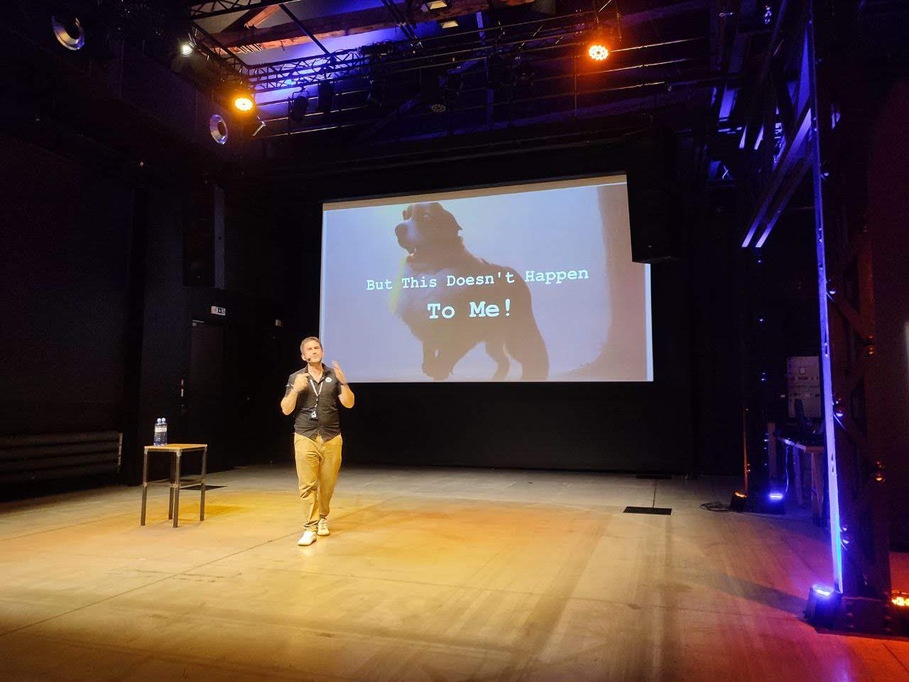 hackercongress-mike-speaking-2